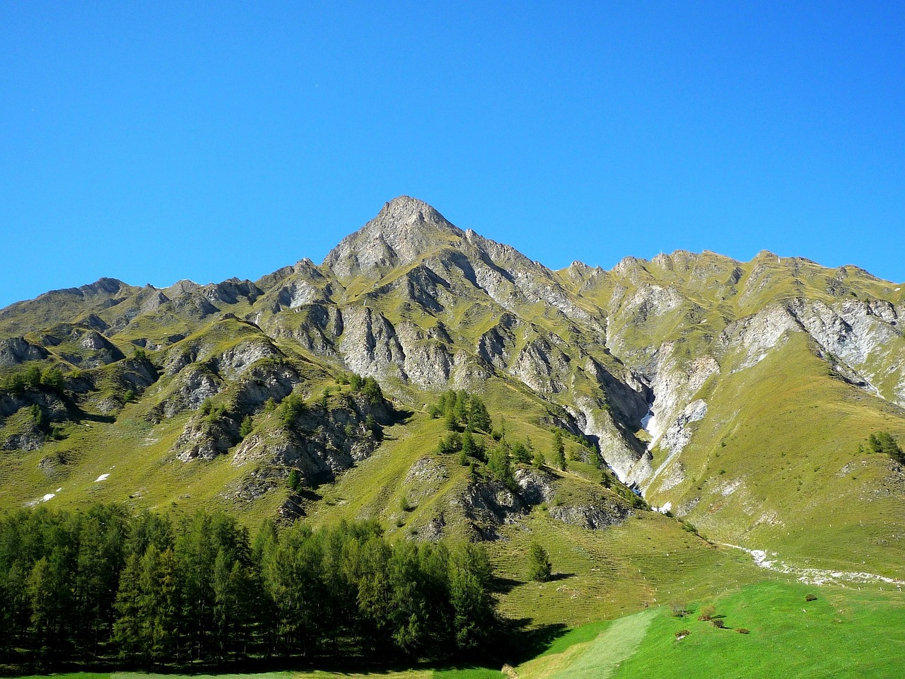 四川周边瑰丽之旅，探寻四川邻居的迷人风光